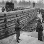 Четверть века без Берлинской стены: как возник и как стал историей символ холодной войны